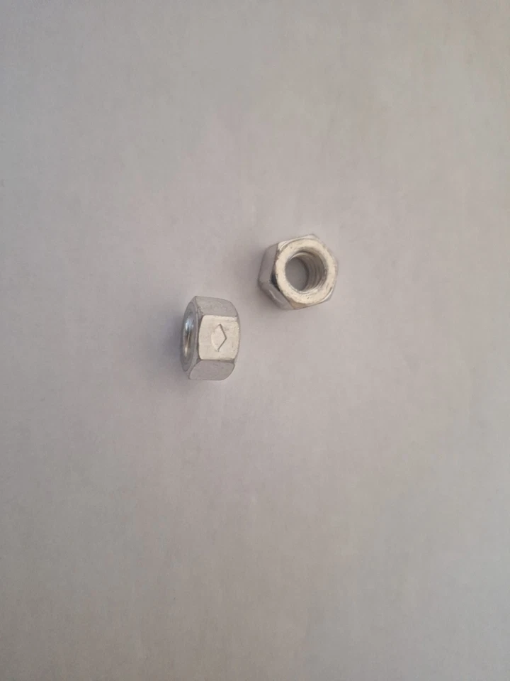 (2) Tuercas de bloqueo originales para cortacésped Lawn-Boy.  Parte 608311 Foto 1 de 1