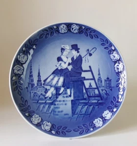 Royal Copenhagen Hans Christian Anderson The Shepherdess and the Chimney Sweep - Picture 1 of 2