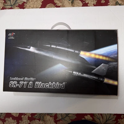 Lockheed Martin SR-71A Blackbird Aircraft #17974 "United States Air Force" 1/72  - Image 1 of 4