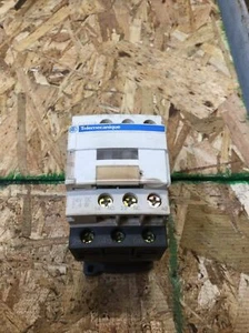 TELEMECANIQUE LC1 D18 CONTACTOR ASSEMBLY - Picture 1 of 7