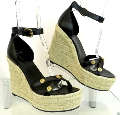 NUEVO EN CAJA SANDALIAS VERSACE CUERO NEGRO DORADO LOGOTIPO MEDUSA TACHONADAS ALPARGATAS CUÑAS 40 Foto 1 de 4