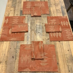 Lot Of 8 Pier 1 Rust W/ Gold FALL LEAVES Placemats & Napkins: 4 Place Settings - Picture 1 of 17