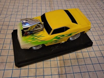Muscle Machine Camaro Z28 Yellow Green Flames Customized 2000 - Image 1 of 4