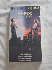 SLEEPLESS IN SEATTLE, TOM HANKS AND MEG RYAN, UNFORGETTABLE COMEDY ROMANCE, VHS - Picture 1 of 3