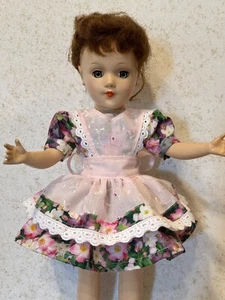Vestido y delantal Alicia - ropa para Mary Hoyer y muñecas delgadas de 14 pulgadas - Imagen 1 de 2