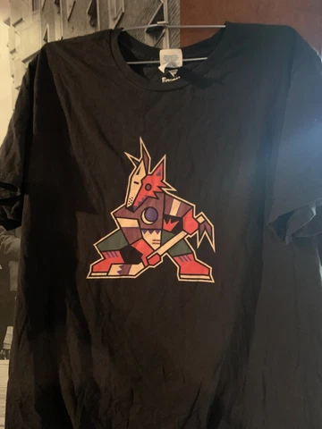 Arizona Coyotes T Shirt L Large Short Sleeve  Adult Unisex Cover