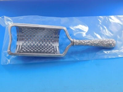 Rallador de queso de plata esterlina Repousse by Kirk curvado HH hecho a medida 8 5/8" Foto 1 de 4