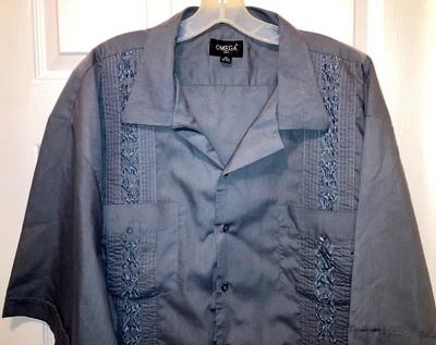 Camisa de Boda Mexicana Omega Para Hombre Gris 4 Bolsillos Bordada Guayabera Talla 4X Foto 1 de 4