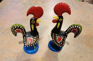 Figurine galli portafortuna portoghesi vintage in metallo dipinto a mano 3" - Foto 1 di 3