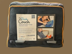 Geschenke für Leser & Schriftsteller Buch Couch iPad Ständer | Gepolsterter Tablet Ständer - Bild 1 von 3