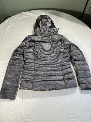 a.n.a A New Approach Chaqueta acolchada premium metálica plateada con capucha pequeña Foto 1 de 4