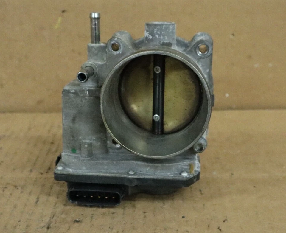 Nissan Pathfinder 2005 2006 unidad de control del cuerpo del acelerador del motor 4,0 L 161197S001 Foto 1 de 4