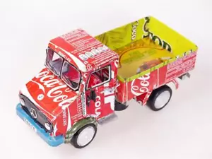 Modelo de chapa Mercedes Benz Unimog de barricas de aceite reciclaje tipo Madagascar - Imagen 1 de 11