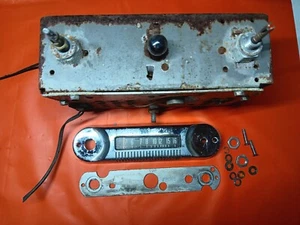 Radio AM de fábrica camioneta Ford Early Bronco F150 F100 66-77 para piezas o reparación - Imagen 1 de 12