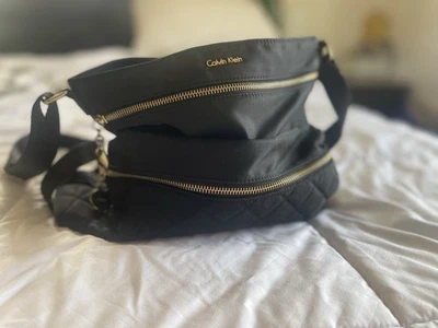 Bandolera Calvin Klein de nailon negra Foto 1 de 4