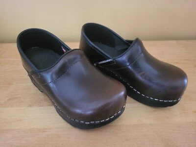 Zueco Sanita Niños Talla 27/28 Gitte Cabrio Cuero Marrón Cómodo Sin Cordones Simple  Foto 1 de 4