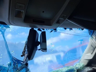 Chevrolet Suburban 2017 espejo retrovisor telemático OnStar usado negro SUV Foto 1 de 4