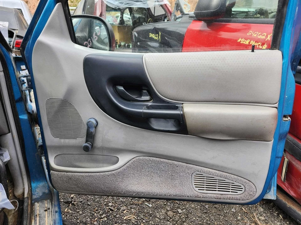 94-97 Mazda B2300 Manual Puerta Delantera Panel Gris Lado Derecho del Pasajero Fabricante de Equipo Original Foto 1 de 1