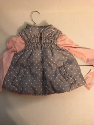 BABY Q Niñas Pequeñas Gris con Chaleco a Lunares Rosa y Camiseta Rosa 24 Meses NUEVO Foto 1 de 3
