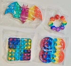 Lotto di 4 Fidget Push Pop/Antistress - Batman, 4 Cerchi, 4 Quadrati, Bracciale - Foto 1 di 1