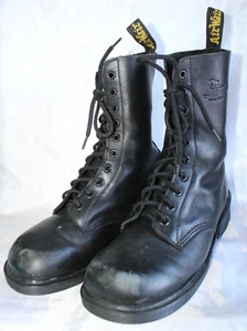 RARE 90s Dr. Martens England 10-Eye Lace Up Leather Boots US 7 Black England - Picture 1 of 22