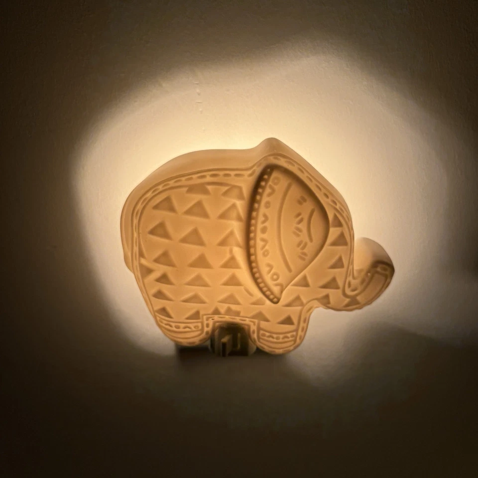 Pottery Barn Niños Cerámica Elefante Luz Nocturna Probada Funcionando Foto 1 de 4