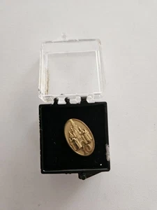 Disney Cast Member Service Award Pin - (Ciderella Castle 10 years) - Picture 1 of 2