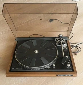 Giradischi Dual 704 Turntable Electronic Direct Drive incl. ago ottime condizioni - Foto 1 di 16
