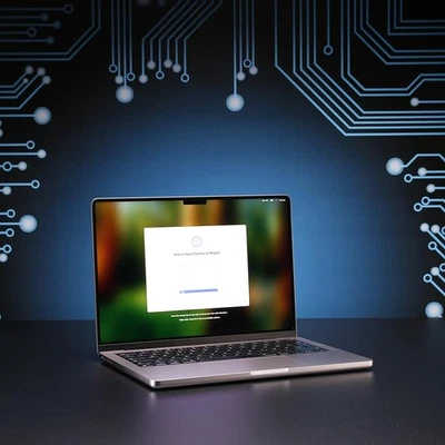 Apple MacBook Pro (14", 2021) // M1 Pro (8C CPU, 14C GPU), 16 GB RAM, 500 GB SSD - Bild 1 von 4