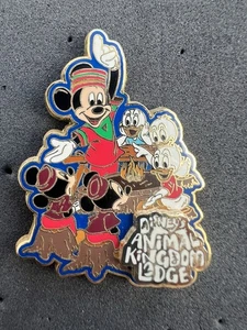 Prendedor Disney Animal Kingdom Lodge - Prendedor Mickey Mouse King sobrinos Huey Dewey Louie - Imagen 1 de 3