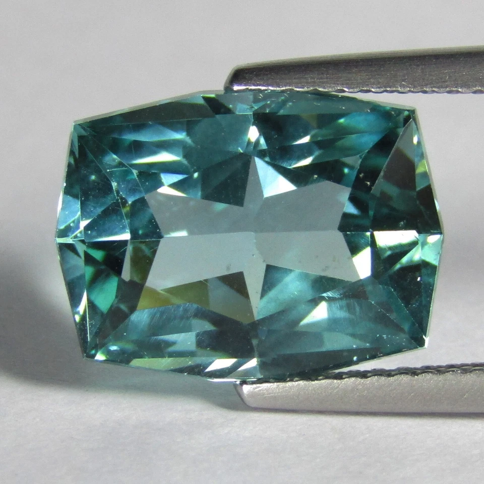 Cojín de apatita color verde menta de 6,70 quilates de instancia natural corte personalizado gema suelta Foto 1 de 4