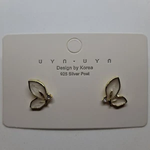 Schmetterling Ohrringe goldfarben Perle weiß gefüllt Strass Bling Ohrstecker - Bild 1 von 8