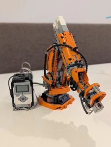 1 x Lego Roboter Mindstroms mit 2 EV3 Modul, 6 Servos, Farbsensor + 900 Bauteile - Bild 1 von 7