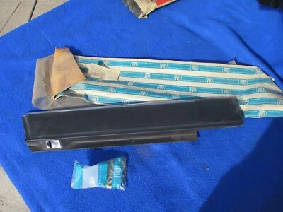 Nuevo de Lote Antiguo 1985 Buick Riviera Parte Inferior Izquierda Trasera Rueda Trasera Moldura Foto 1 de 4