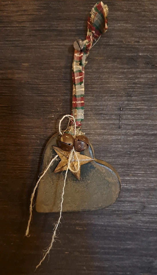 1 PRIM RUSTIC CABIN WOODSY BLACKENED BEESWAX HEART-  XMAS ORNIES/BOWL FILLER - Image 1 of 1