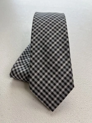 Corbata ajustada de diseñador de poliéster a cuadros negra y gris hecha a mano Alfani Foto 1 de 4