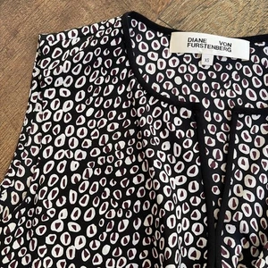 DVF Diane von Furstenberg | Faux Wrap schmeichelhaft schwarz weiß burgund Seide XS - Bild 1 von 18