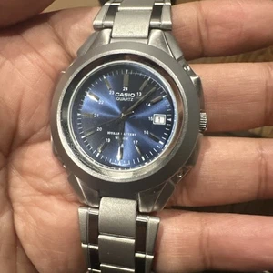 Funktionierend Vintage Casio Analog MTP 3050 blaues Zifferblatt silber Datum 42 mm passt 8 Zoll neue Batterie - Bild 1 von 10