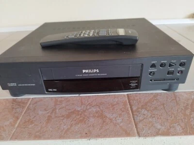 Videoregistratore VHS VR 342/08 PHILIPS con processore guasto, con telecomando. - Immagine 1 di 3
