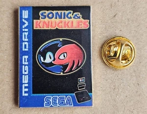 Sonic The Hedgehog Pin SEGA Mega Drive Knuckles Cartucho de Juego Insignia de Metal RARO - Imagen 1 de 2