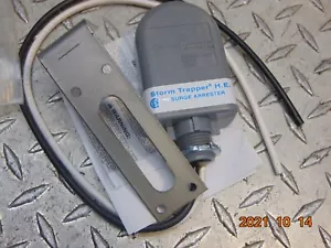 COOPER ASZH STORM TRAPPER SURGE ARRESTER with BRACKET - Picture 1 of 2