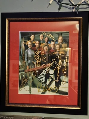 Foto del elenco de Star Trek Voyager totalmente autografiada Foto 1 de 2
