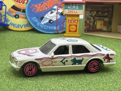 1992 Hot Wheels Revealers #5 Mercedes-Benz 380SEL W126 Sedan White w/Pink UH - Image 1 of 4