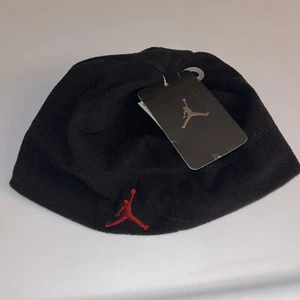 NWT $25- NIKE JUMPMAN BLACK Polyester FLEECE Lined PULL ON BEANIE HAT YOUTH 8-20 - Picture 1 of 6