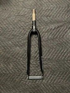 GMC 700C Threaded Bicycle Fork 1" x 5 5/8” Steer Tube (Black & Pink) - Picture 1 of 4