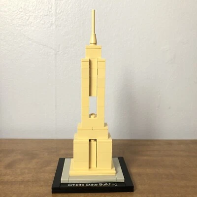 LEGO ARCHITECTURE Empire State Building 21002 NO BOX, INCOMPLETE (91% Complete) - Image 1 of 2
