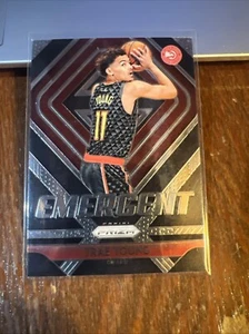 Trae Young 2018-19 Panini Prizm EMERGENT Rookie RC #5 Atlanta Hawks - Imagen 1 de 6