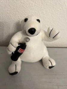 COCA COLA BÄR WEISS STOFFTIER PLÜSCHBÄR MIT MINI KUNSTSTOFF KOKSFLASCHE (GEBRAUCHT) - Bild 1 von 12
