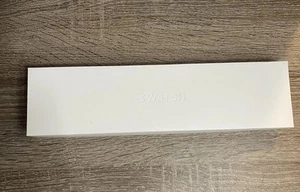 Apple Watch Series 8 Silver Aluminum Case w/ White Sports Band BOX ONLY - Photo 1 sur 9