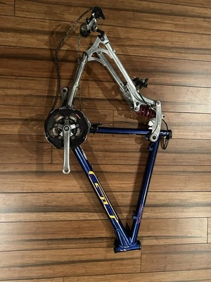 Bicicleta de montaña GT LTS-2 de colección con suspensión completa Foto 1 de 4